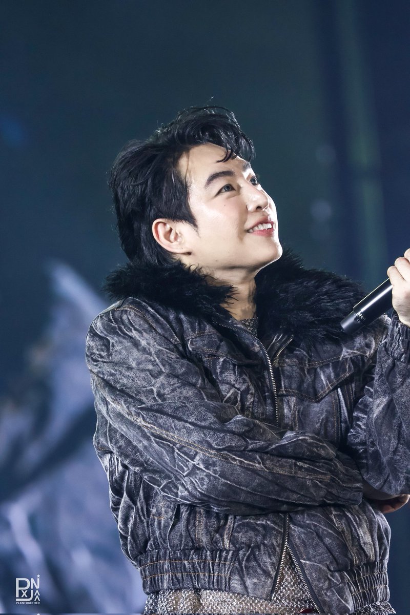 PLXNTogether's tweet photo. Happy New Year 2025 กับพี่เป๊ก
❤️❤️❤️

@peckpalit
#ICONSIAMxPECKPALITCHOKE
#ICONSIAMCountdown2025
#เป๊กผลิตโชค
#PeckPaLitChoke 
#PLxNTogetherPT 
#palitgallery https://t.co/DXA0TORMav