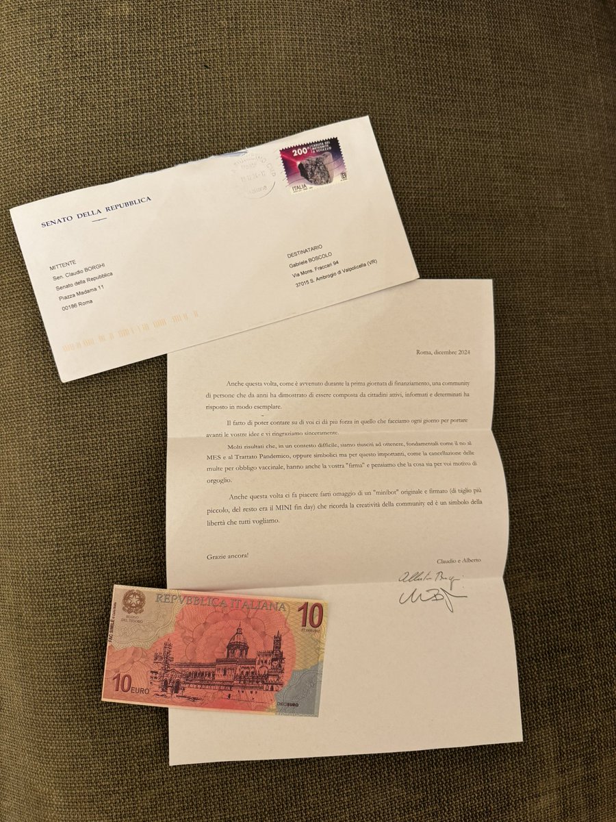 gabrielbosc's tweet photo. Ho visto il postino intorno alle 15 in giro per il quartiere e ho pensato: “Vuoi vedere che la lettera di @AlbertoBagnai e @claudioborghi è in consegna proprio oggi?”
Un bel regalo per concludere l’anno.
Grazie.
#minifinday #community https://t.co/0KrVJJNPdY