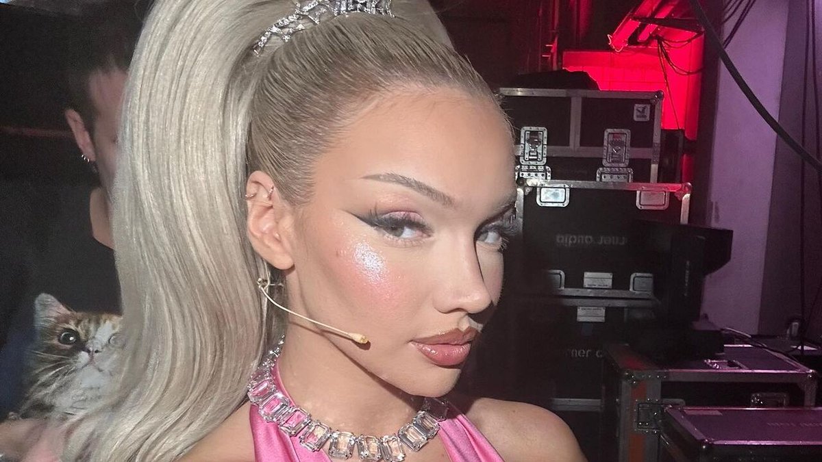 Shirin David trainiert intensiv für ihren großen Auftritt am Brandenburger Tor zur Sylvester-Feier

Shirin David wird als Headlinerin bei der "Celebrate at the Gate"-Party am Brandenburger Tor auftreten und hat sich intensiv auf diesen großen Auftritt vo… aktuellmagazin.de/shirin-david-t…