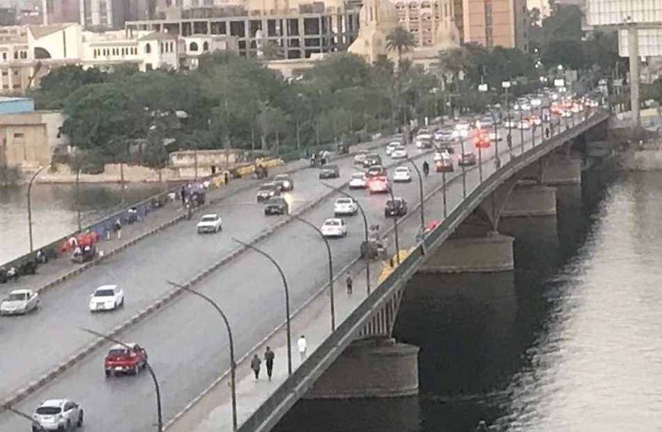 Eyaaaad's tweet image. هذه صورة لشخص مصري يعيش في القاهرة، قد يكون مجهول ولا يعرفه أحد...

اسمه كريم راشد، عمره 67 عام، يعمل قائد حافلة مدرسية منذ عشرات السنين وكان مثال للشخص الأمين المحبوب الذي يعامل الصغار وكأنهم أبناءه.

قبل عدة أيام أخذ الصغار لتوصيلهم إلى منازلهم وكان في الحافلة 28 طفل بالإضافة…