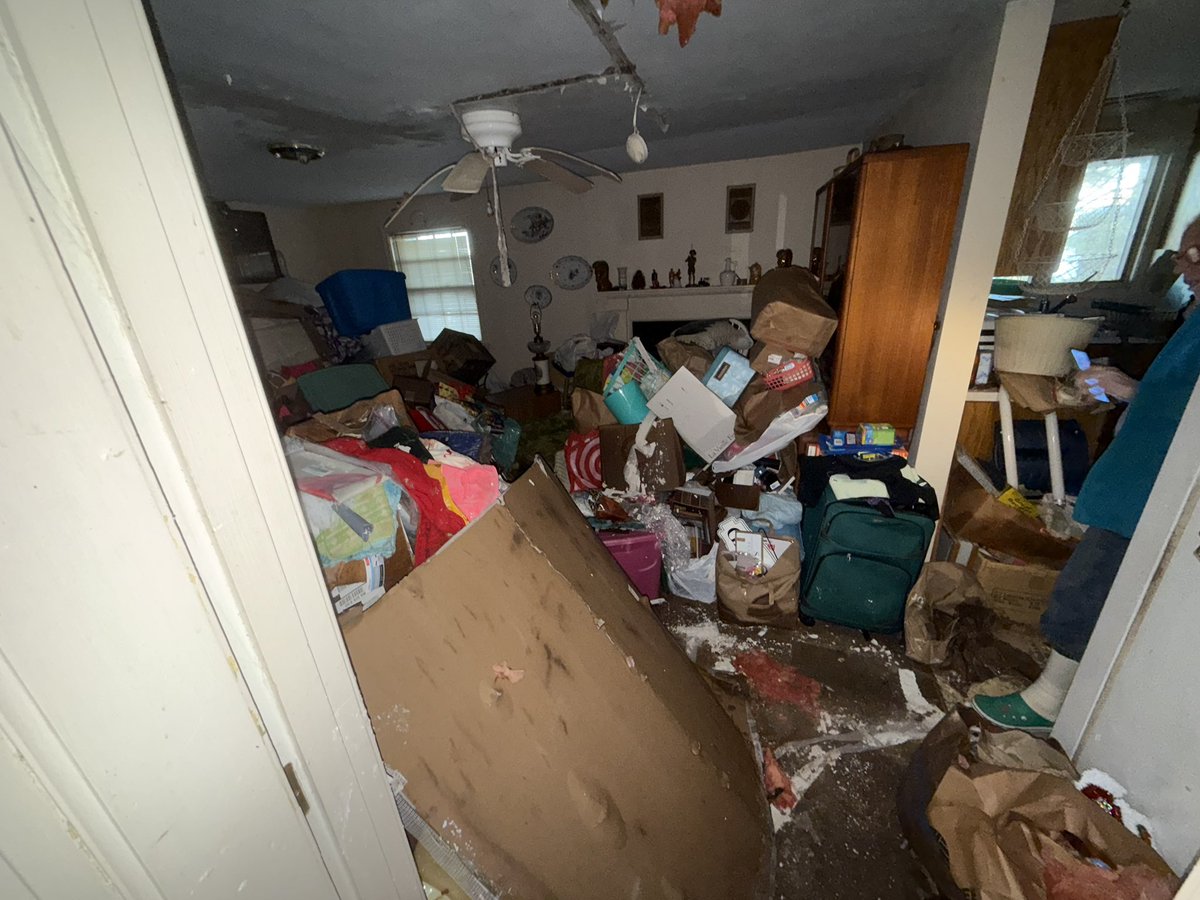 Haven’t had a hoarder in a long time. Sucks cuz I have another inspection and now I’m gonna smell like shit