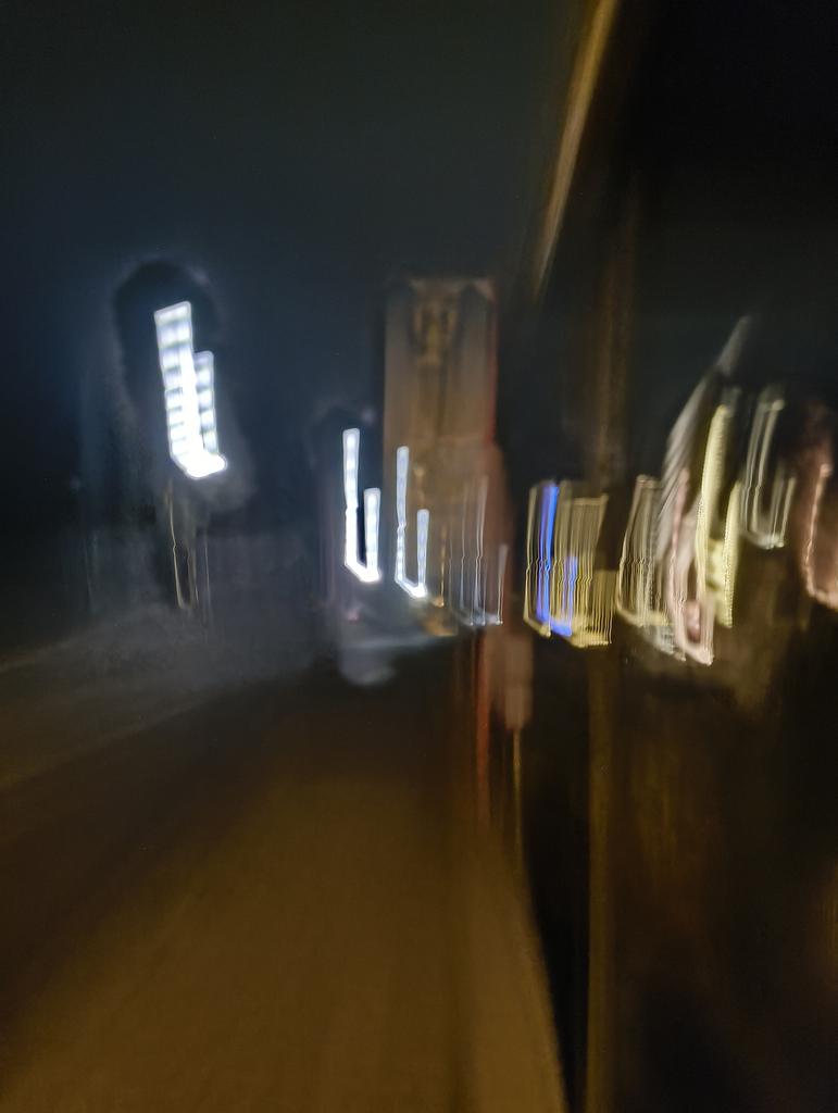 Als Kind hat bei meinen Eltern im Vorort von Hamburg EINE Buslinie gehalten, mittlerweile sind es DREI. Nur eine kleine der vielen positiven Entwicklungen, die wir viel zu oft übersehen... Mit diesem #Denkanstoß entlasse ich euch in die letzten Stundes des Jahres 2024