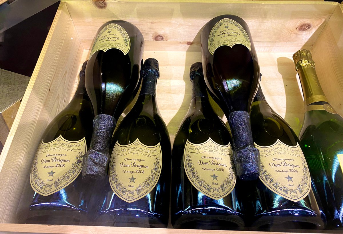 Al klaar voor de jaarwisseling?

Allemaal een fijn, gezond en succesvol 2025 toegewenst!  

#jaarwisseling #2025 #oudennieuw #moet #champagne