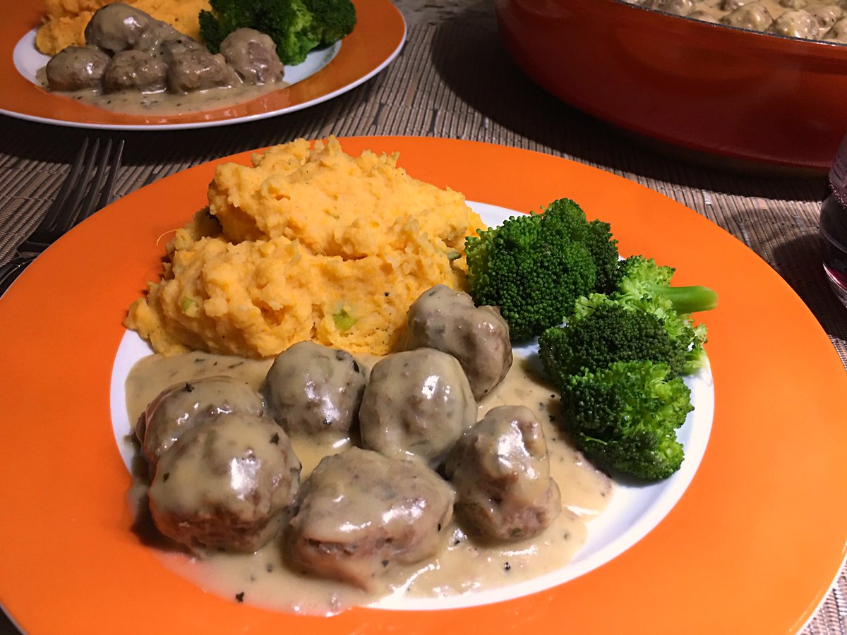 clubfoody1's tweet photo. Today is National #BuffetDay
Swedish Meatballs... beter than the ones from the store! 🏆
(check out my next post👆 & the previous ones 👇 for more “buffet” recipes😋)
#YouTube 📽️: https://t.co/EnQo3giUM2
#RECIPE ➡️: https://t.co/QevNWjEH4d
@EventGuideToday @DiningGuide2Day https://t.co/iuLI8bAEGQ