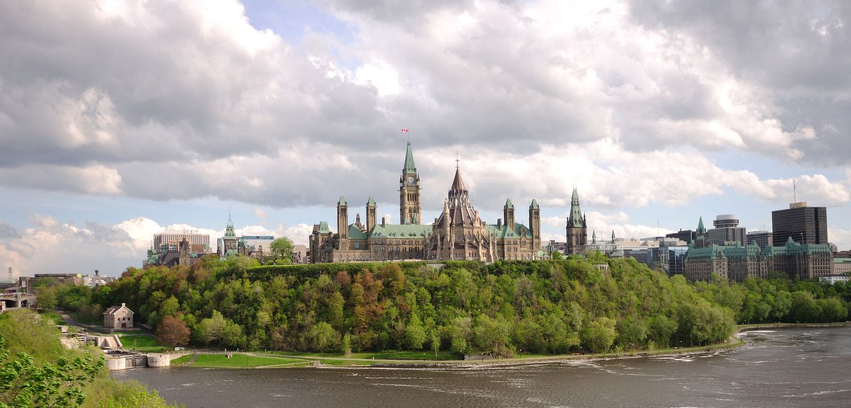 CraigBaird's tweet image. On this day in 1857, Queen Victoria selected Ottawa to be the new capital of the Province of Canada. 
So how did this relatively small community at the time, which was the choice of very few politicians, become the capital of Canada?
Let's learn more :)

🧵1/12