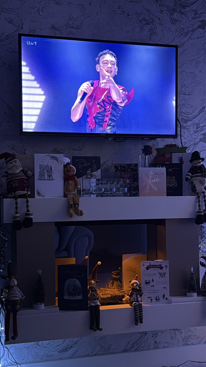 ollieollieGA's tweet image. YOOOO!!!! @alexander_olly YOU ABSOLUTELY SMASHED THAT PERFORMANCE!!! 

VOCALS, CHOREO, PYRO, OUTFIT - 10/10 no notes xoxo 

thank you for the best memories this year!! I can’t wait to see you on tour next year 💗 
 
#NationalLottery #NYEBigBash #TNLBigBash