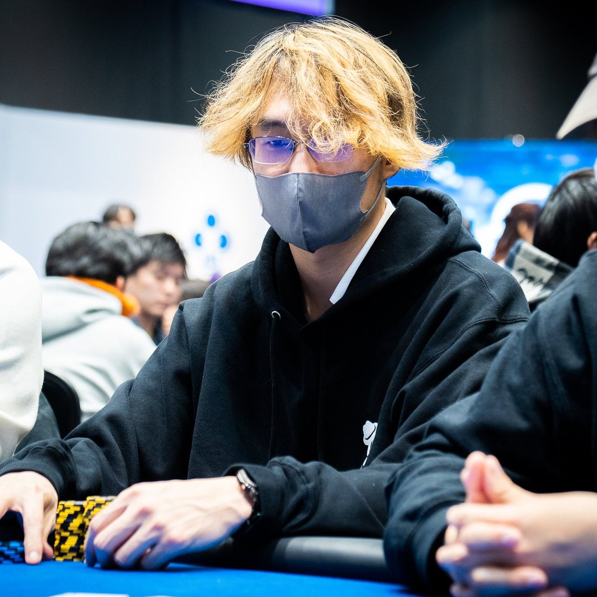 zoniki_poker's tweet image. 左:9High新潟パーカー
と
右:ResPoパーカー

両方写真撮られてた😺😺

#9High #大型勝つなら9High
#ポーカー #新潟 #テキサスホールデム
#ResPoPoker #大塚 #ミックスゲーム
#JOPT