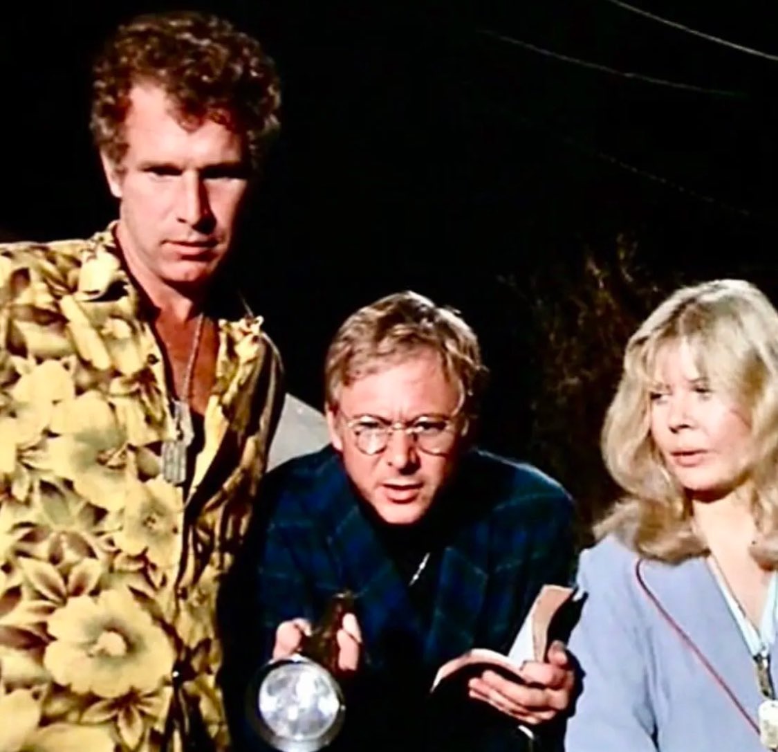 These 2 🫶🏻 Wayne 🖤 12.31.15 🖤Bill 🖤 12.31.16 🖤 Miss you my dear friends. #mashfamily #mashfamforever #globalmashfamilu
#waynerogers #billchristopher #trapperjohn #fathermulcahy #alwaysinmyheart #mash4077th #4077thmash #classictv  #nostalgia #4077th #mash4077 #4077mash #4077th