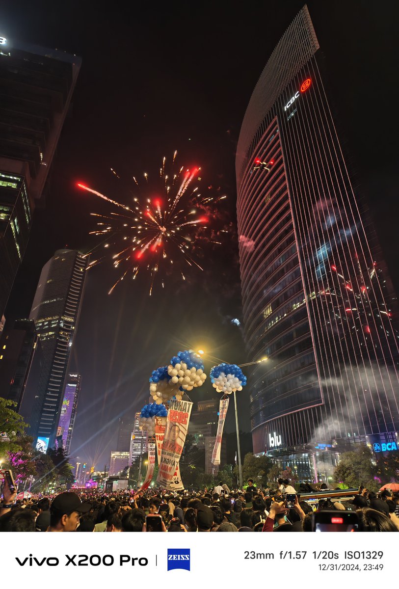 sondesix's tweet image. New Year - 2025
Jakarta, Indonesia
Shot on vivo X200 Pro. 📸🎆