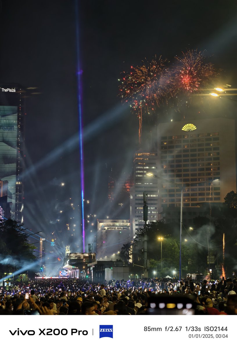 sondesix's tweet image. New Year - 2025
Jakarta, Indonesia
Shot on vivo X200 Pro. 📸🎆