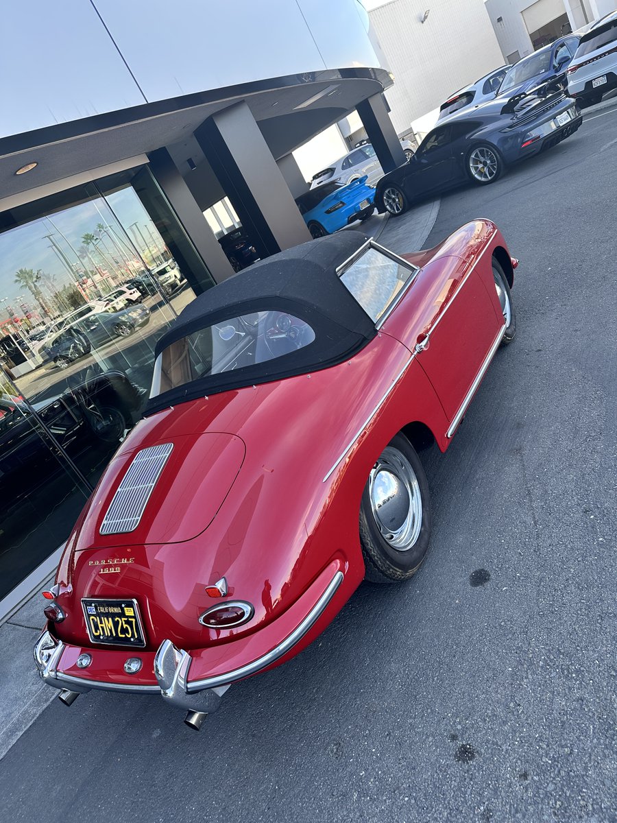 TerrillCharming's tweet image. A classic Porsche, a dream Porsche SUV, and a football made of @Porsche leather.  #MadeToPlay - Will I get my own Porsche in 2025? Do I need one?