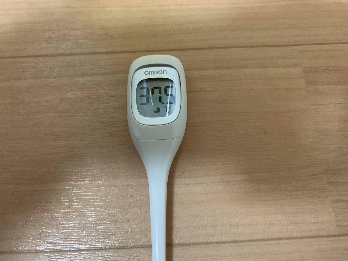 shims009's tweet image. 年が明けて2025年
改めて
 #新年明けましておめでとうございます 

現在寝る前のお薬飲んで
オフトゥンの中

熱は38℃まではいかない感じ
ただ動くのはしんどい
(||´Д｀)ｏ

水分補給用に
 #アクエリアス 

写真3枚目の #OS1 も買っておけば…