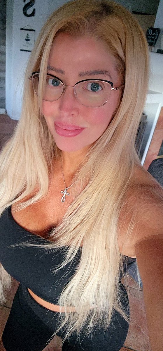 Had to get my reps in before wrecking my diet tonight. 🤣🥳🎶🍾🍷🍸🍹

(PLEASE don't drink and drive!)