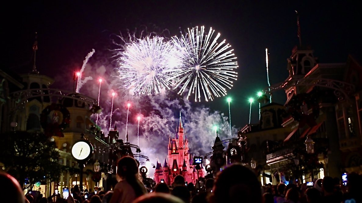 adam_ap_wdw's tweet image. Happy New Years Eve! Stay safe tonight!