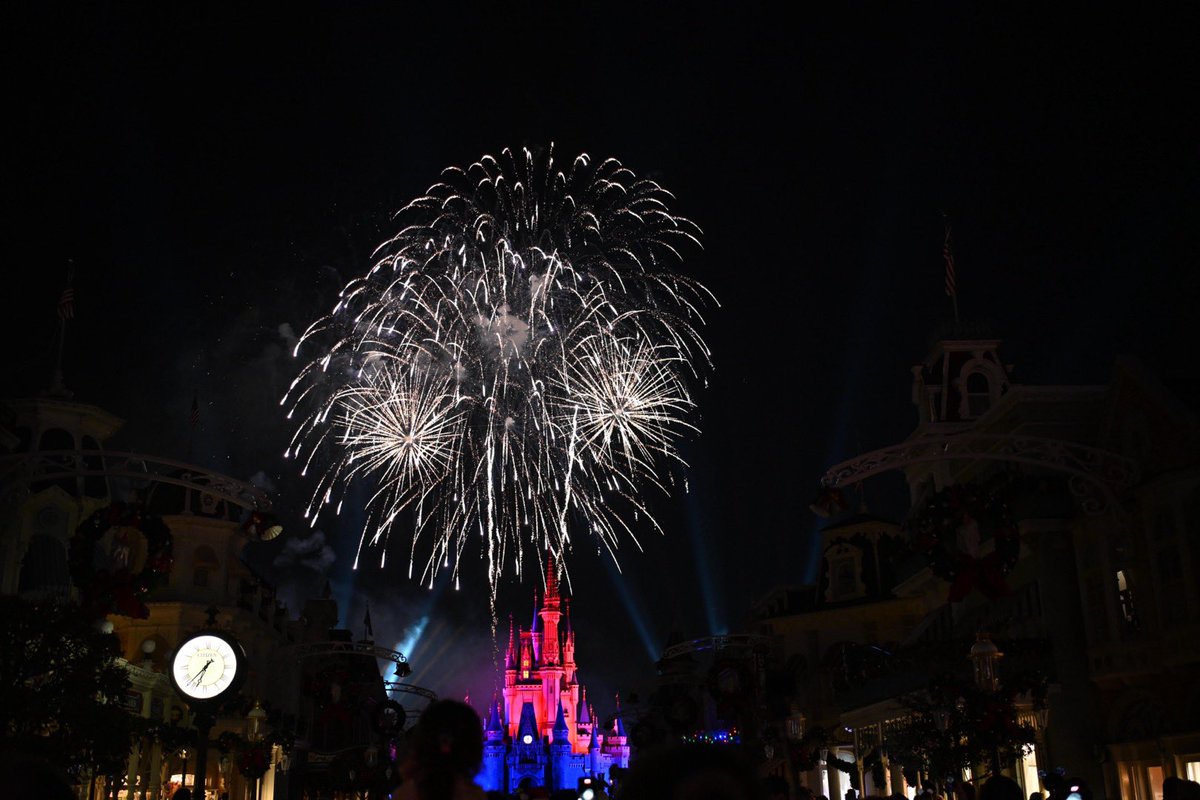 adam_ap_wdw's tweet image. Happy New Years Eve! Stay safe tonight!