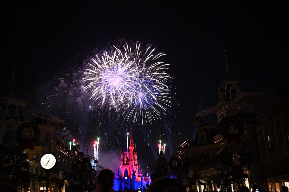 adam_ap_wdw's tweet image. Happy New Years Eve! Stay safe tonight!