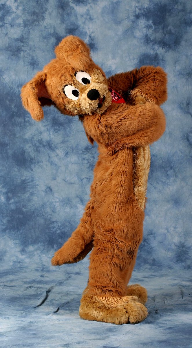 One last article to end the year! ‼️

The third issue of 'This Old Fursuit' is all about a very energetic puppy! 🐶

Join us on this amazing adventure of the nearly 20 years of JD Puppy!!! *scratches behind ear with hindpaw* ❤️

fangfeatherandfin.com/this-old-fursu…