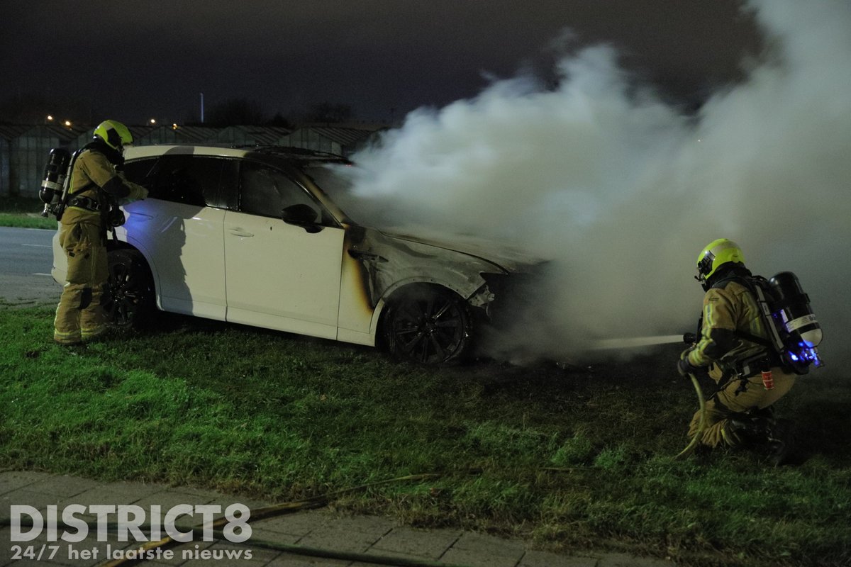 Auto in brand op Wateringseweg in Poeldijk