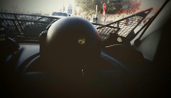 Esta noche no es fácil para los que están lejos de sus hogares; tampoco para los que esperamos que estos lleguen lo antes posible. 
Cuidado ahí fuera. 
Buen servicio💙. 

#Feliz2025 #FelizAñoNuevo