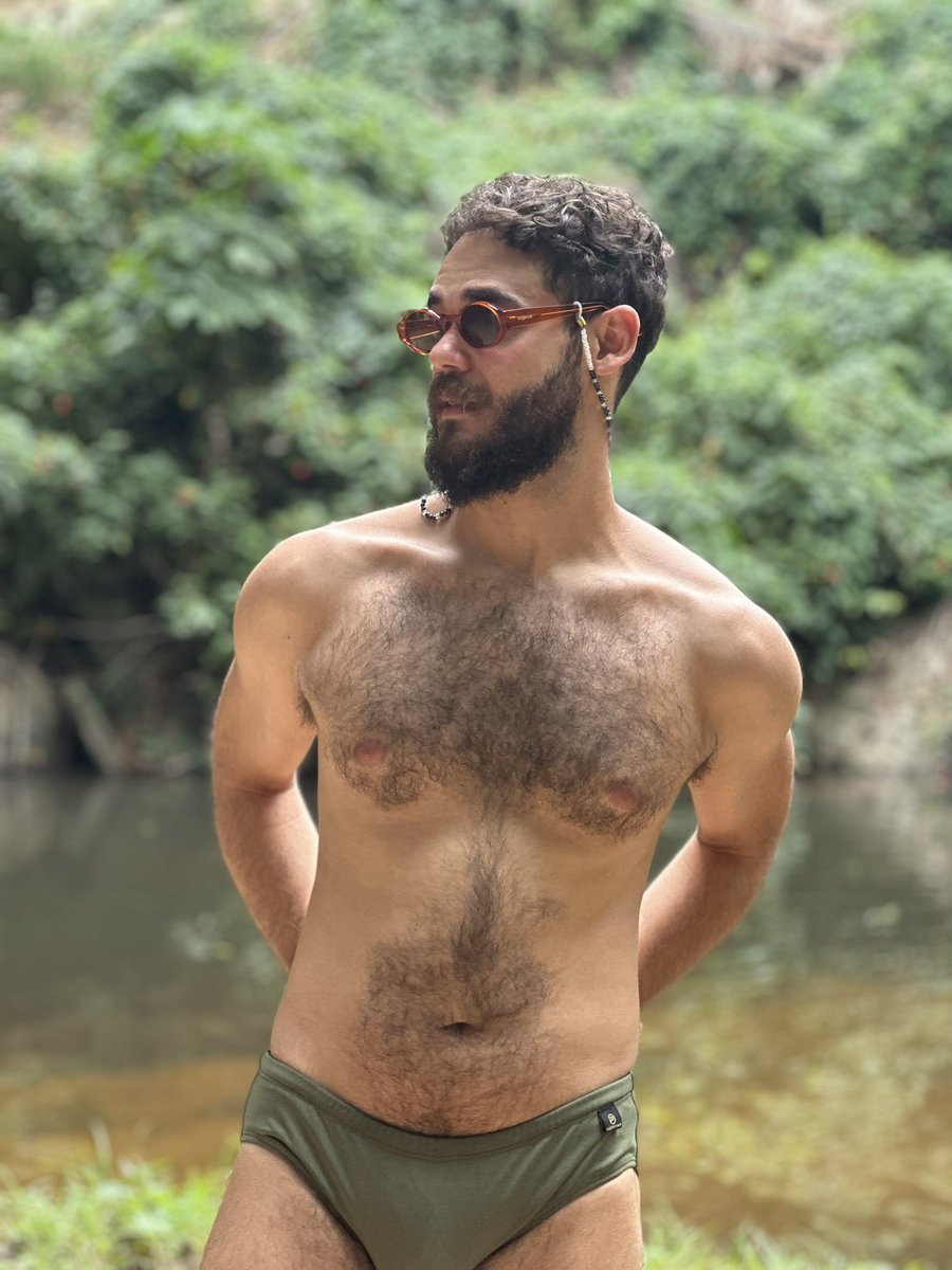 triste que a minha melhor foto na cachoeira foi tirando a sunga do c*