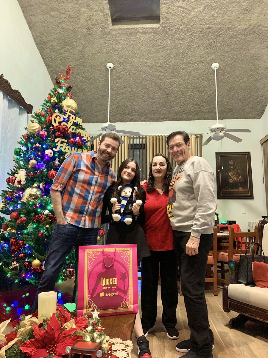 CarlosPalomoF's tweet photo. π#ohchristmastree π !!!β¦ #Family #MMMostras β¦ https://t.co/1YaF2jBZtT