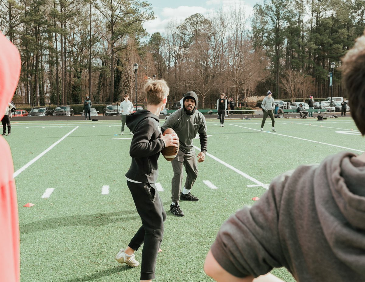 <a href="/MEACSports/">Mid-Eastern Athletic Conference</a> legends 🔥

<a href="/mdotbell_/">Malcolm Bell</a> <a href="/DaviusRichard/">Davius Richard</a> <a href="/JuFlock4/">Pootie Carter</a>