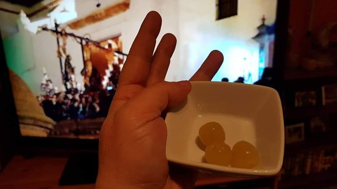 ElJamesteba's tweet photo. No olvidarse de la Hora y de las Uvas que hay tomar.... #Cádiz, #Madrugá, #Las3 #ElPerdón
Feliz Año Nuevo a Todos. https://t.co/dXadB1WnST