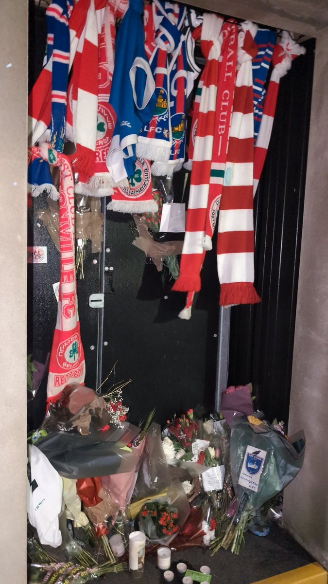 We'll call each other all the names of the day come 3pm on Saturday but when it comes to it, we are human beings with emotions and people can see past rivalries to pay respect to a well loved man. Plenty of scarves from blues men/women and at least 2 shirts as well. 

Mental