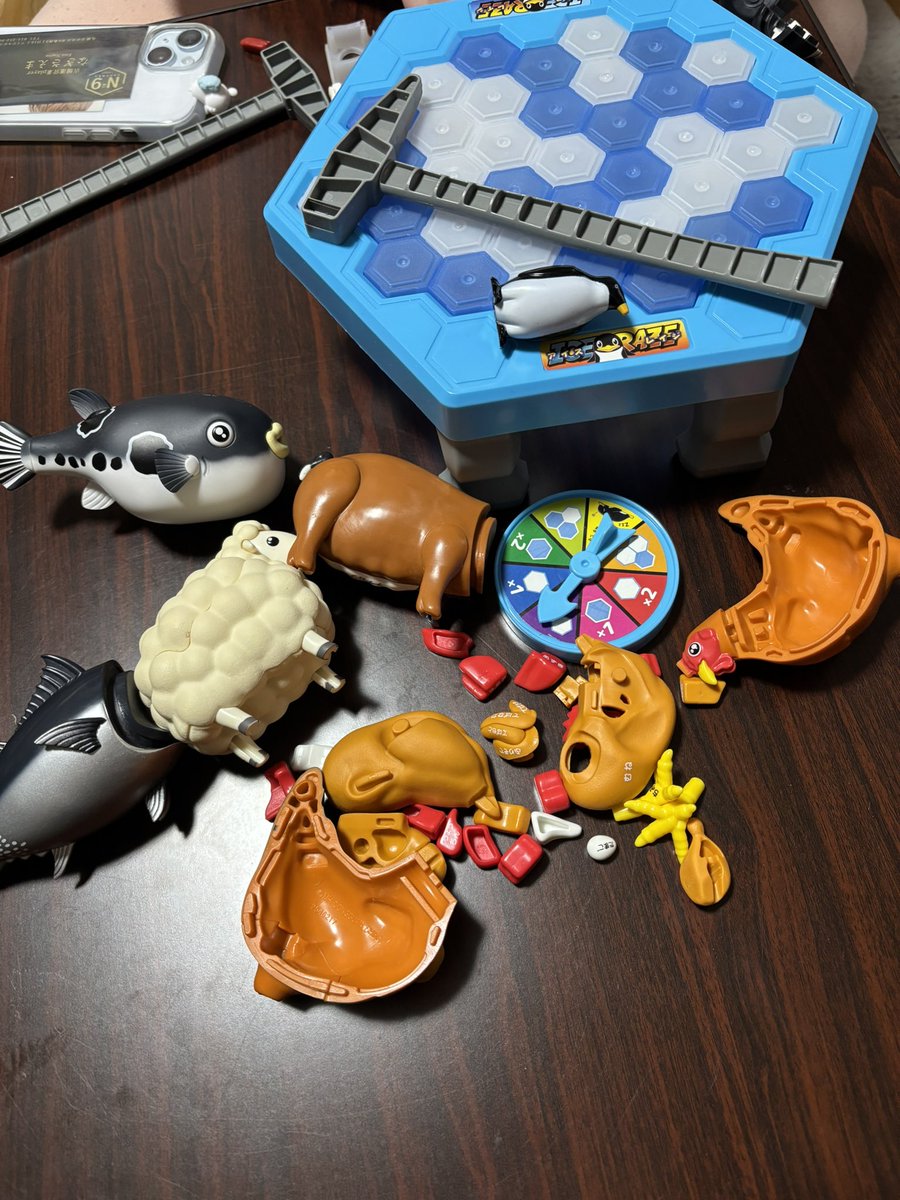 羊🐏とか鶏🐓とかふぐ🐡の内臓のパズルみたいなやつやったりペンギン落とさないやつとかやってた😎
なんか家族でゲームするとお正月って感じするよね🎍

今年もよろしくお願いします🐹