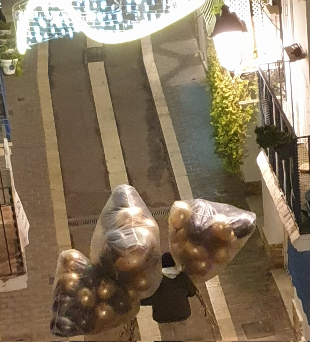 Preparando las uvas en #Sitges Feliz 2025 a lo grande!