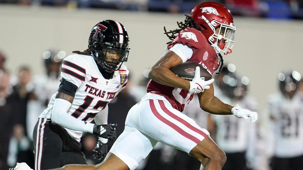 Arkansas freshman wide receiver Dazmin James is expected to enter the transfer portal, sources tell <a href="/CBSSports/">CBS Sports</a>/<a href="/247Sports/">247Sports</a>.

James had a breakout performance with three catches, 137 yards and a touchdown in Arkansas’ bowl game win over Texas Tech.

247sports.com/player/dazmin-…