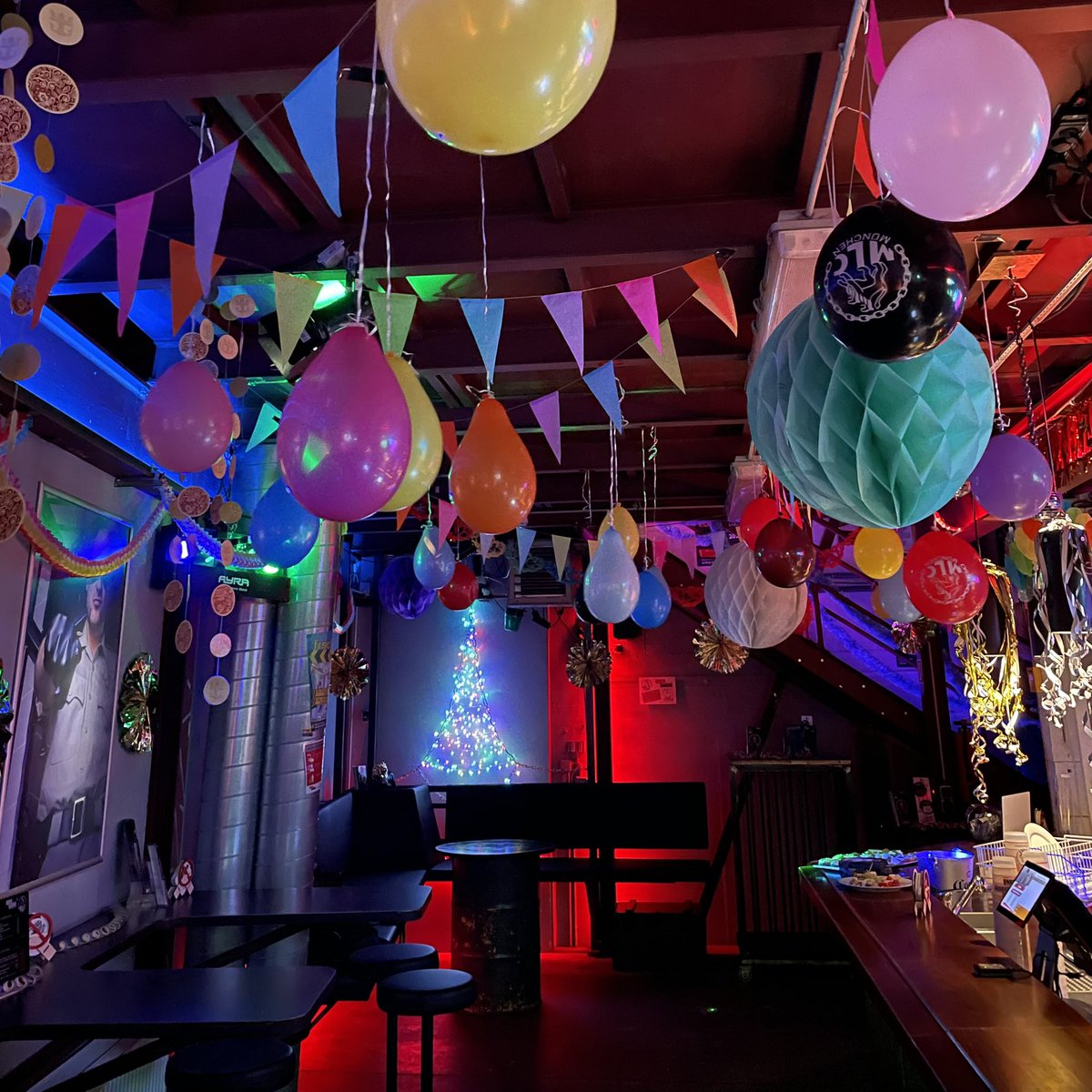 MlcUnderground's tweet image. Heute lassen wir es richtig krachen - bei unserer grossen Jubiläumsparty im UnderGround
Einlass 21-23 und 1 bis 2 Uhr