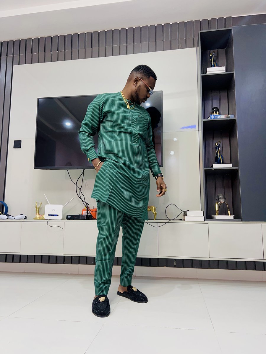_Dreyy_'s tweet image. 2024 wasn’t my best year, but I was resilient and i persevered through it..here’s to leaving the struggles behind and stepping into 2025 with open arms and optimism…cheers to new beginnings and actualized resolutions..Joy is on the horizon..Joy is coming🚀🍾