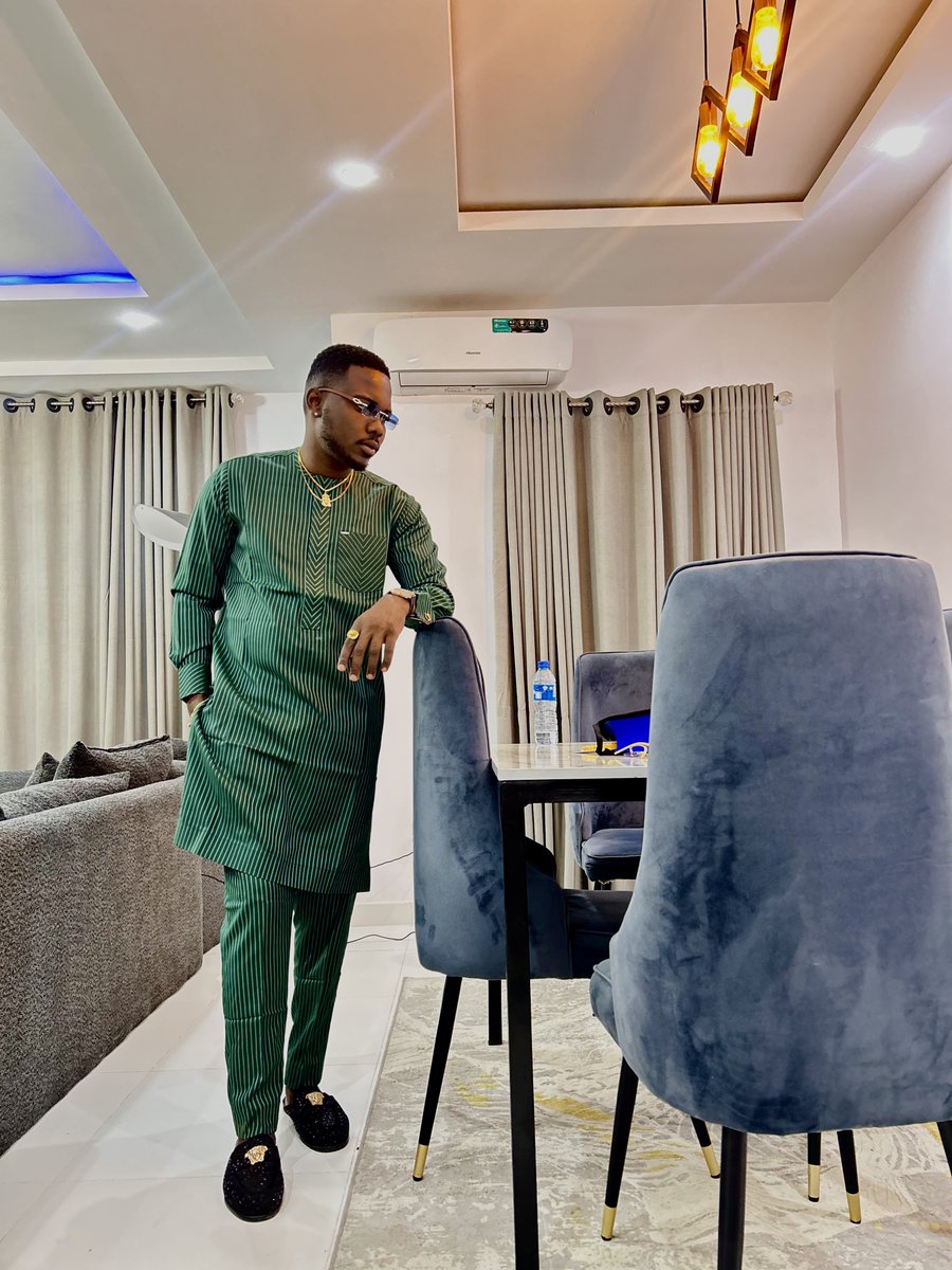 _Dreyy_'s tweet image. 2024 wasn’t my best year, but I was resilient and i persevered through it..here’s to leaving the struggles behind and stepping into 2025 with open arms and optimism…cheers to new beginnings and actualized resolutions..Joy is on the horizon..Joy is coming🚀🍾