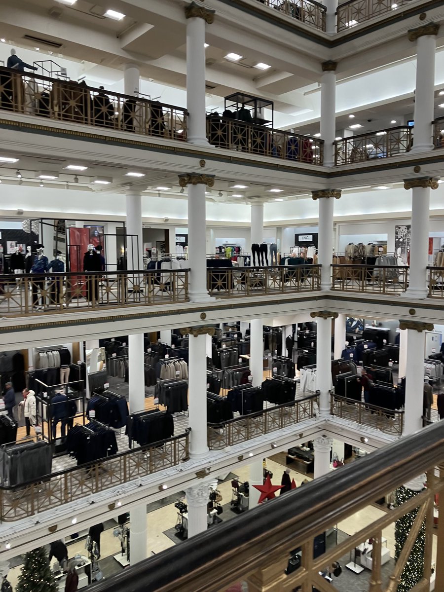 Bill_ArnoldMKE's tweet image. Macy’s Chicago is amazing - a must stop (especially during the Holidaze)

#WalnutRoom