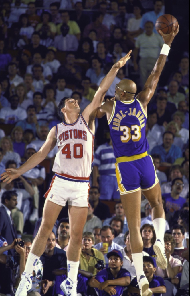 The best scorer in NBA history shot a sky hook at >65% 😲

It’s like the knuckleball of Basketball - Hard to control, confusing to opponents, and devastating when mastered.