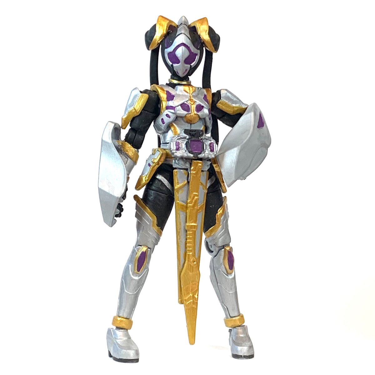 □仮面ライダーナーガ 中国奥地に祀られる白蛇の神霊を収めたバイ