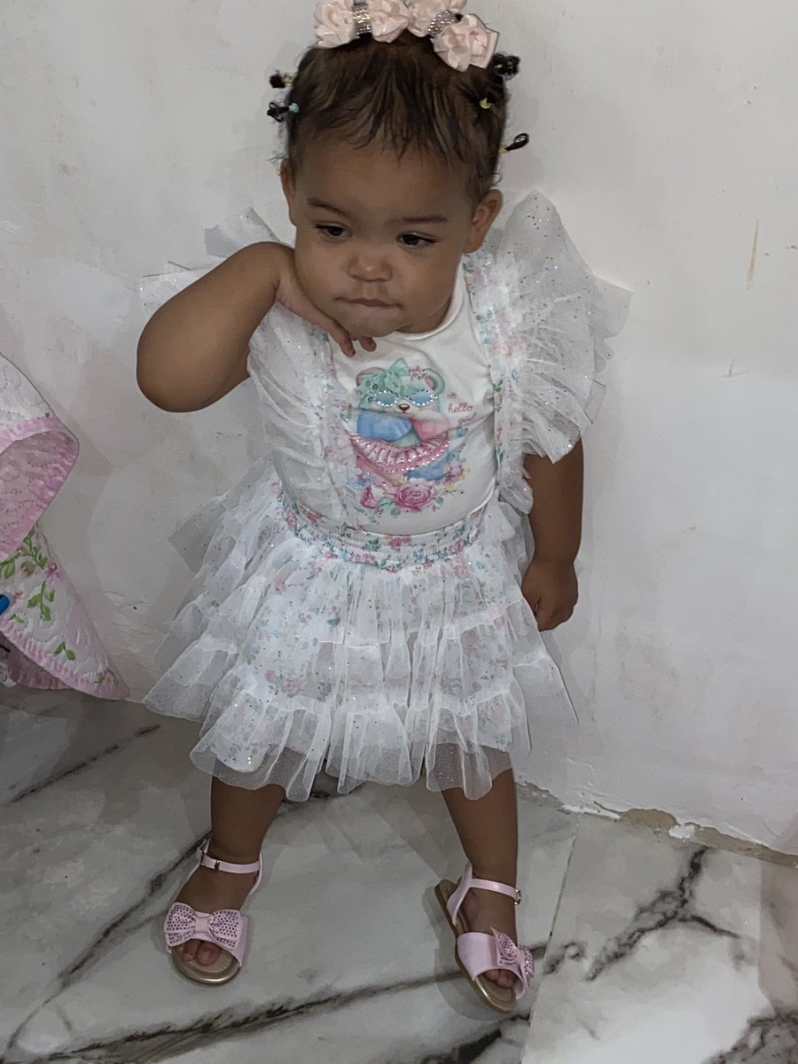Eduardar_7's tweet photo. Feliz ano novo da minha linda .🥹❤️❤️😍✨ https://t.co/HesAoZFvCw