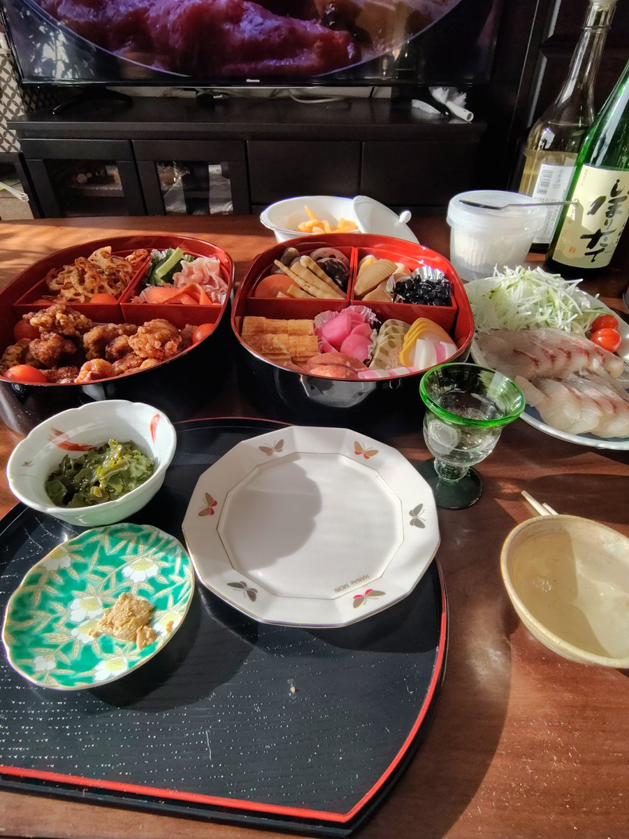 いろんなタイプの日本酒飲むのも毎年の恒例で楽しみなのです。去年は秩父錦だったので今年は澤乃井で色々♪
(*'ω`*)おじさん日本酒好きなのだ 