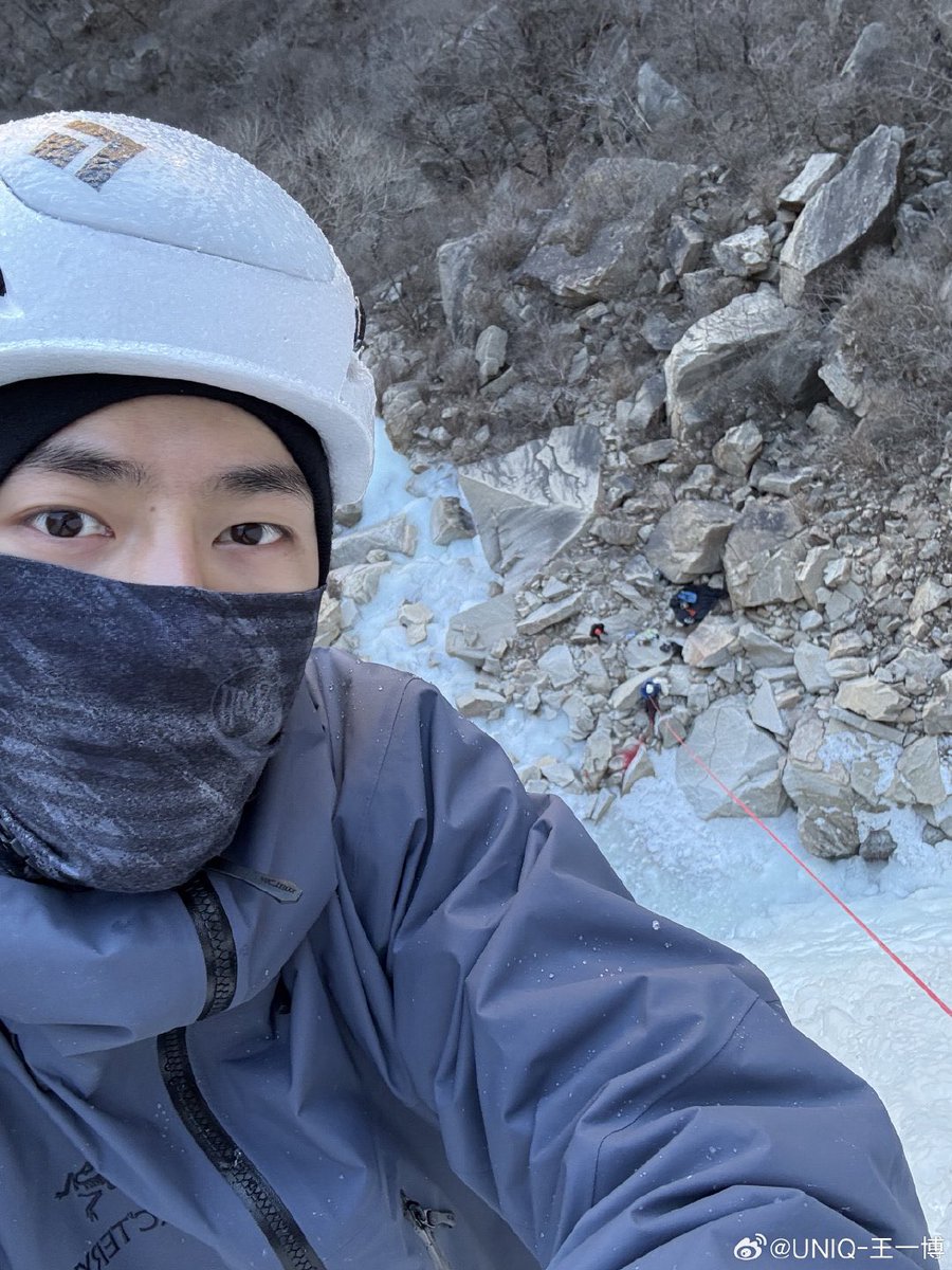 wxyzybxz's tweet photo. 250101 08:59 Wang Yibo Weibo Update (1/2)

Happy New Year! climbing to the peak! https://t.co/wuS1lIfBEO