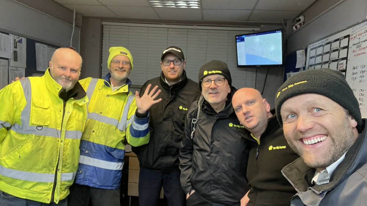 Happy New Year everyone! May 2025 bring fun, friendship, love and laughter 😍🕺