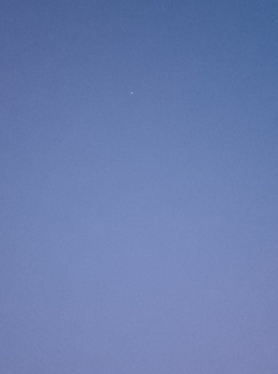 jto24294's tweet photo. あけましておめでとうございます。昨日の夜去年最後の金星観望をおへて、今朝奈良に初日の出見に行きました。3年ぶりに天気良かで初日の出見れました。 https://t.co/3BeP6dZU0R