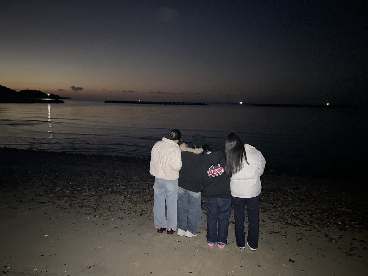 masaco05589986's tweet photo. ムスメっ子たちと初日の出🌅

みんなの願いが叶って、
よい年になりますように✨

来年は山で見たい🌅🏔

 #初日の出2025 
 #良い年になりますように 
 #頑張れ受験生 https://t.co/sivQdjQKEw