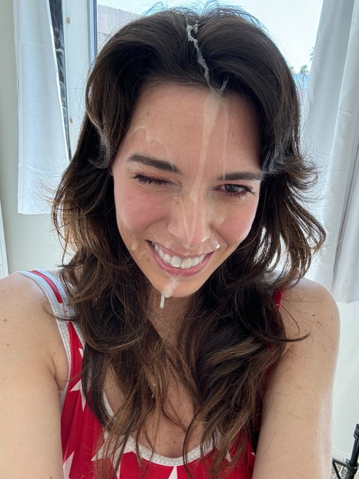 Watch Zoe Wilde's leaked NSFW photo on TwXstars