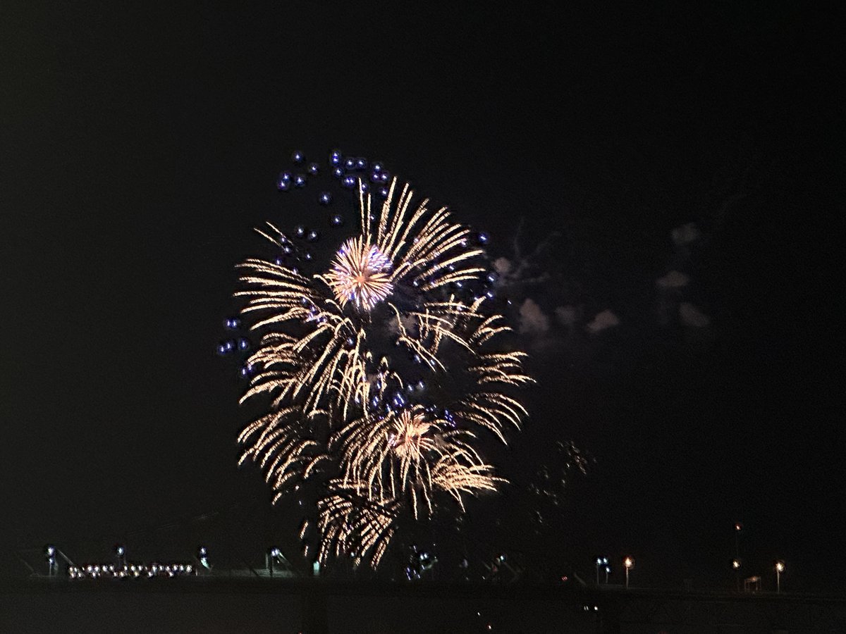 Thank you for sharing the delicious food making with me in the past year. Time flies so fast. I have learned a lot about delicious food making in the past year.
#gourmetfood #FoodProduction #fireworks #FireWorksAtGovernorHouse #FireworksSpectacular  #Tuesday #tuesdayvibe #tuesday