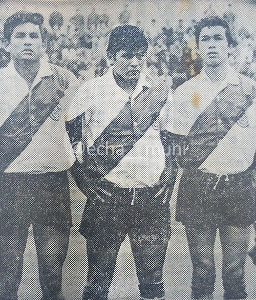 echa__muni's tweet image. Hilo sobre el paso de Hugo &apos;Cholo&apos; Sotil por el @CCDMunicipal. Debutó el 23/09/1968, a los 22 años en la primera fecha del torneo de segunda división. Muni ganó 1-0 al SIMA, con una asistencia de casi 10,000 espectadores en el estadio San Martín, y el gol fue obra de Sotil. 1/27