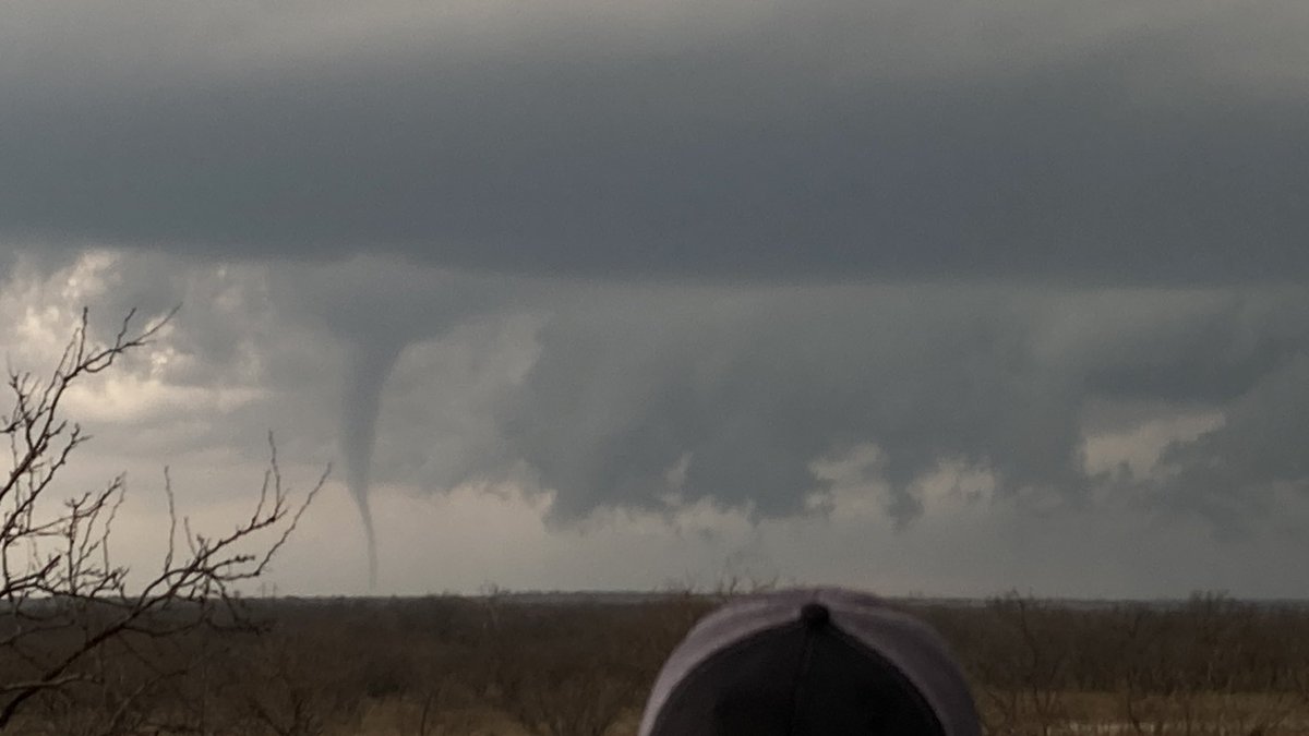 Sawyer_WX's tweet photo. 2024 has easily been one of the greatest experiences of my life. 
From the multitude of tornadoes with friends, to my first ever total eclipse, even to a vibrant aurora in Louisiana!
I’ve been blessed with many amazing memories and opportunities that I’m very grateful for! https://t.co/LZ3cIDJ4OB