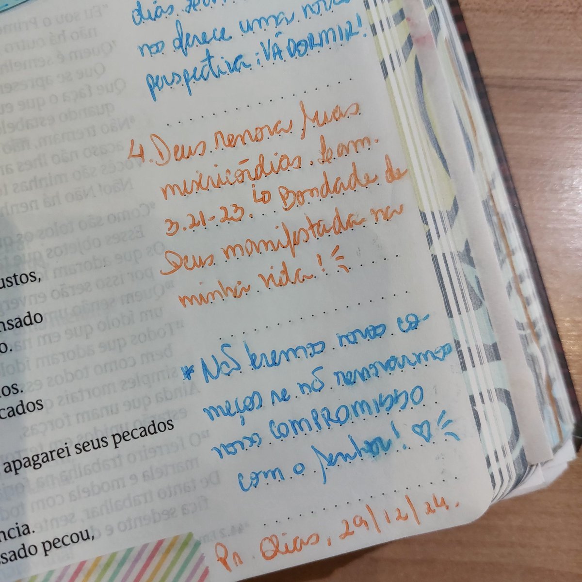 PrayPrayAgain's tweet photo. O Deus de novos começos esteve conosco em cada dia de 2024 e a única certeza q eu tenho hoje é: ELE CONTINUARÁ CONOSCO EM CADA DIA DE 2025 TBM! 🥹
Adeus 2024, a Deus 2025. Vamos celebrar 🎉
* anotações da última mensagem no último culto do ano, 29/12 na ibcambui - Is 43.18-19 https://t.co/N77lkRqma6