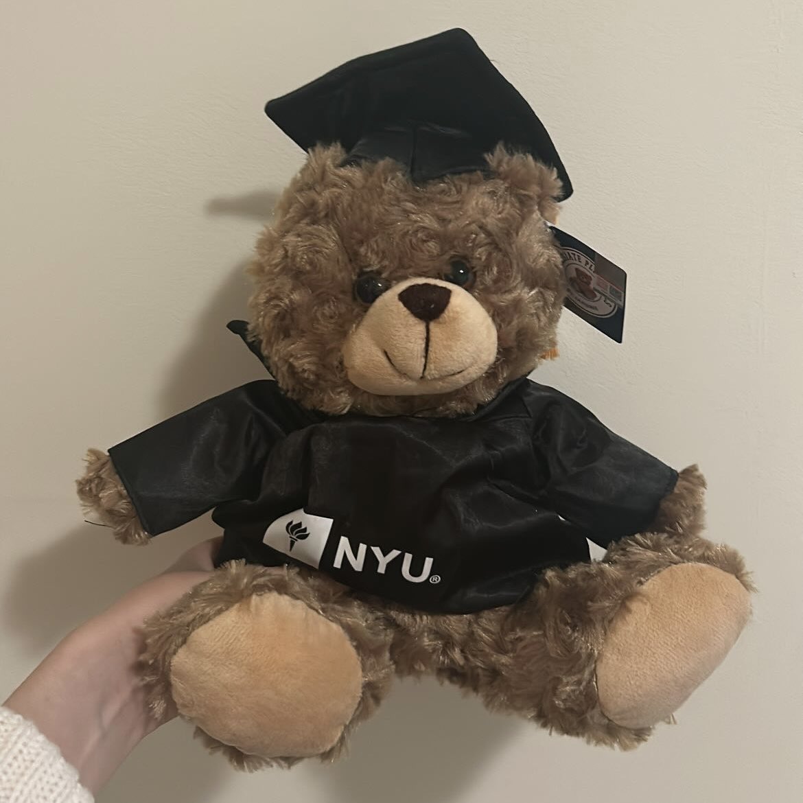 astridposts's tweet image. here’s to a kinder 2025 ✨🤍