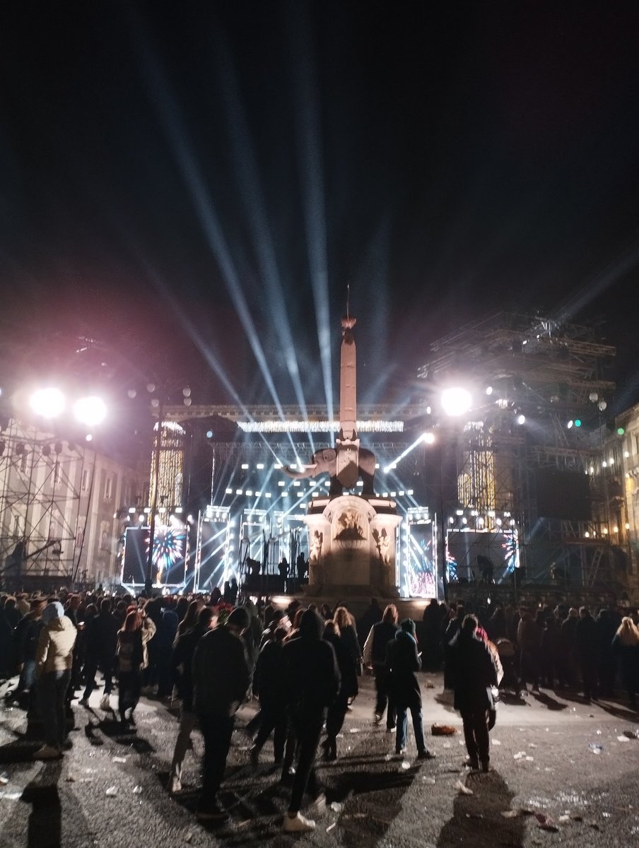 FabienGibault's tweet photo. Bonne année 2025 ! #Catania https://t.co/5Ogb1BgWLn